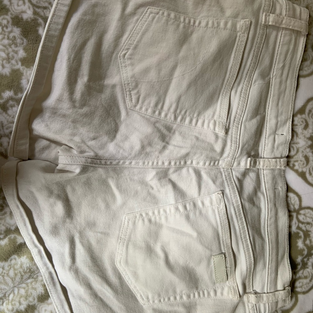 white shorts - Picture 4 of 4
